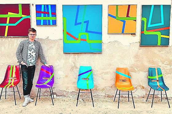 From maps to acrylics. The well-known artist Maatty has come a&nbsp;long way and will also exhibit a&nbsp;luminous painting in the metro